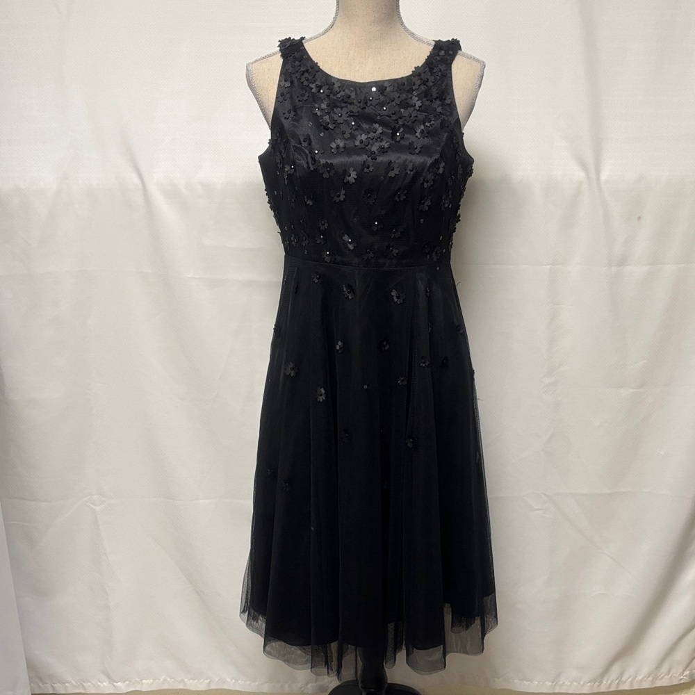 Attitude Chic Black Sleeveless Midi Dress